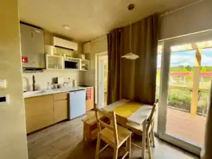 Jégmadár apartman konyhasarok és étkező