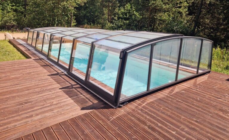 Przesuwne zadaszenie basenu