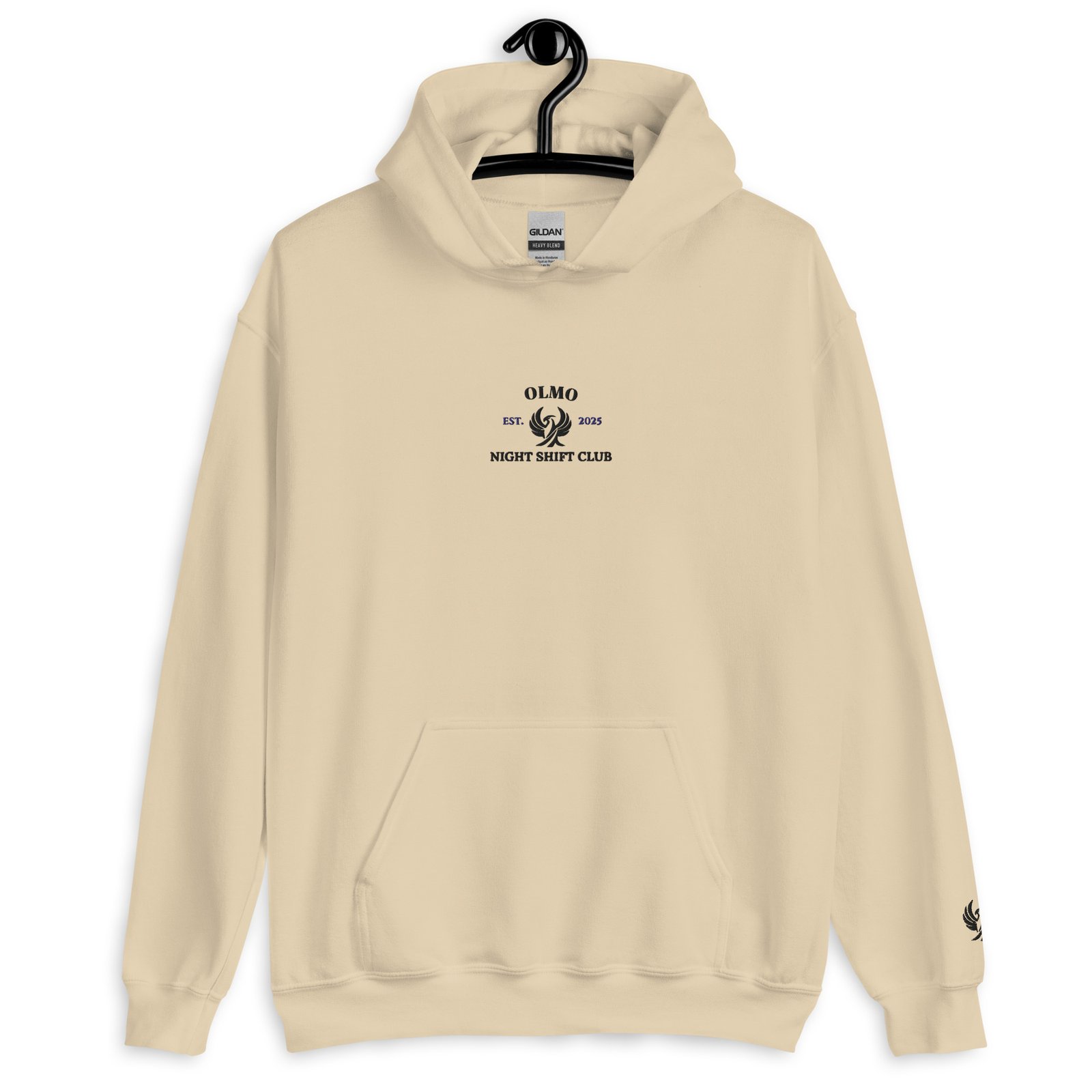 Vêtement streetwear beige avec logo OLMO et broderie Night Shit Club, idéal pour un style urbain et.