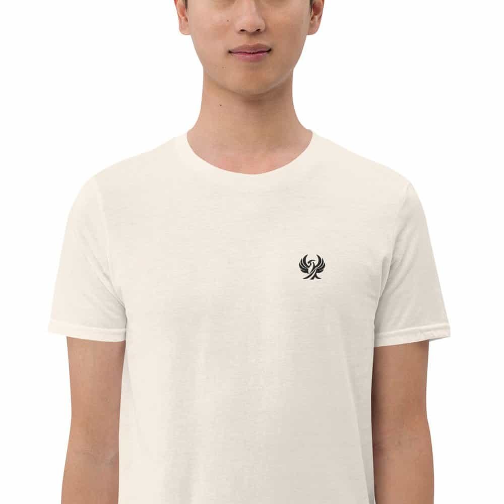 T-shirt signature OLMO lux en ecru avec broderie noire, alliant élégance et confort pour un style in.