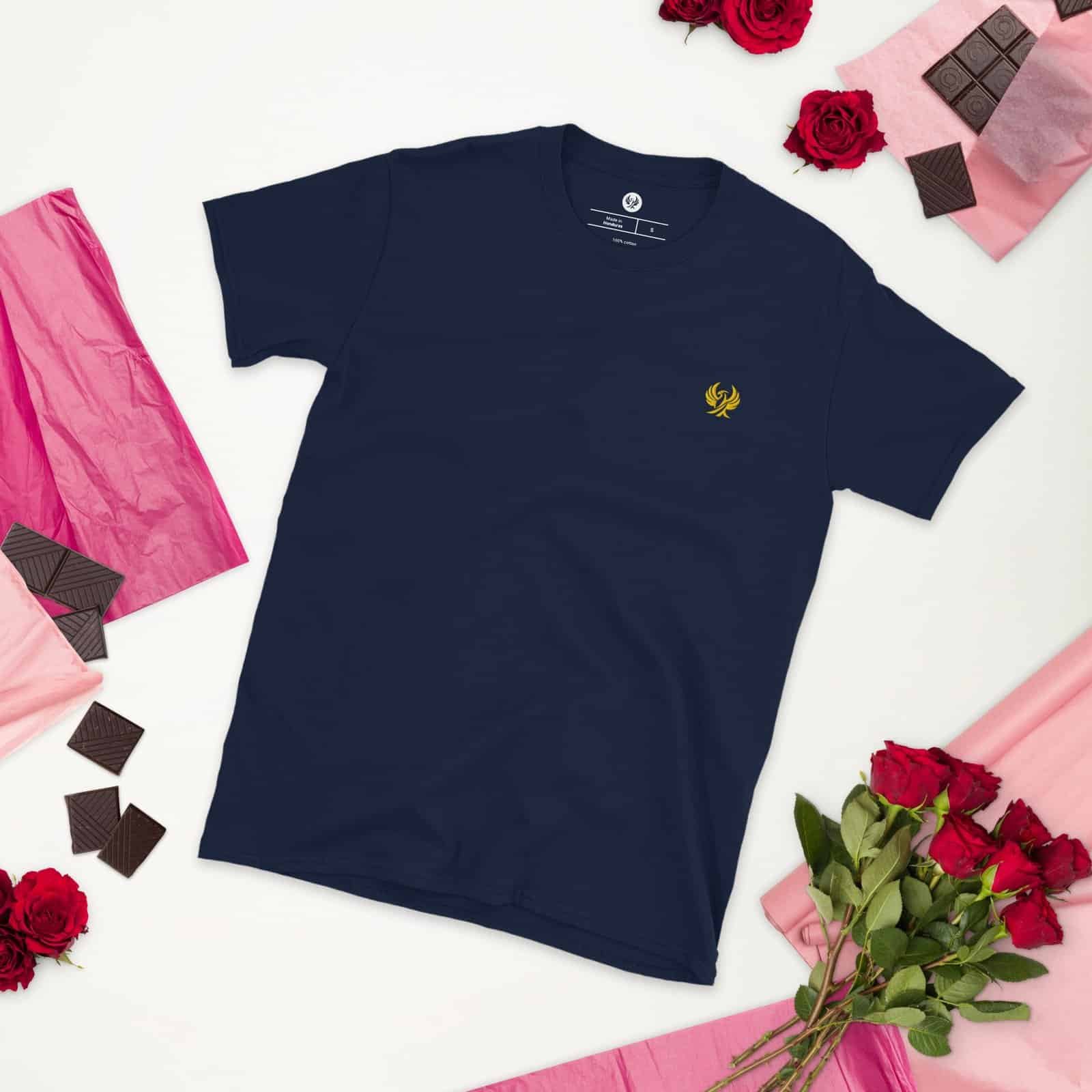 T-shirt marine brodé or avec logo signature OLMO lux, élégant et intemporel.