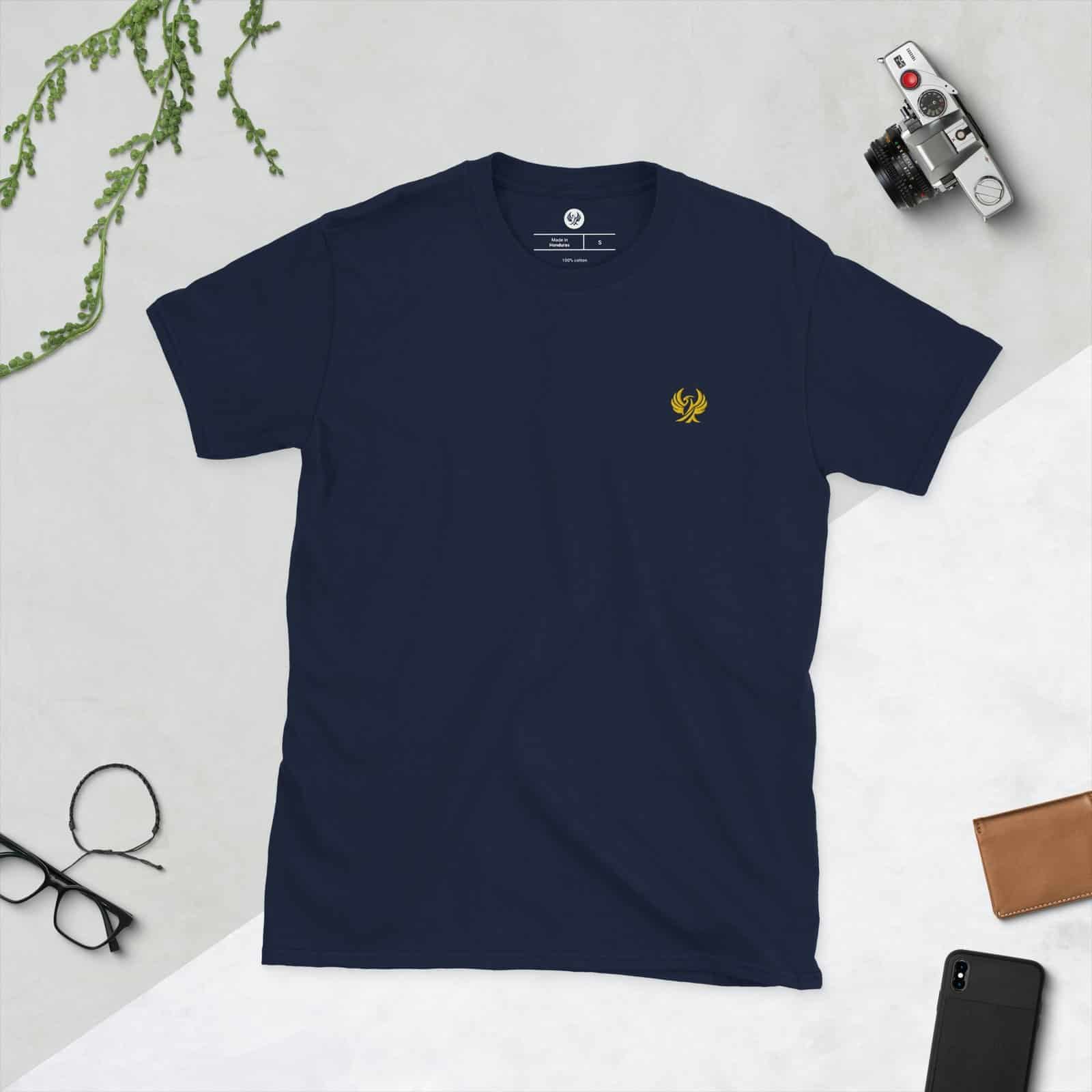 T-shirt marine brodé or avec logo signature OLMO lux, élégant et confortable.