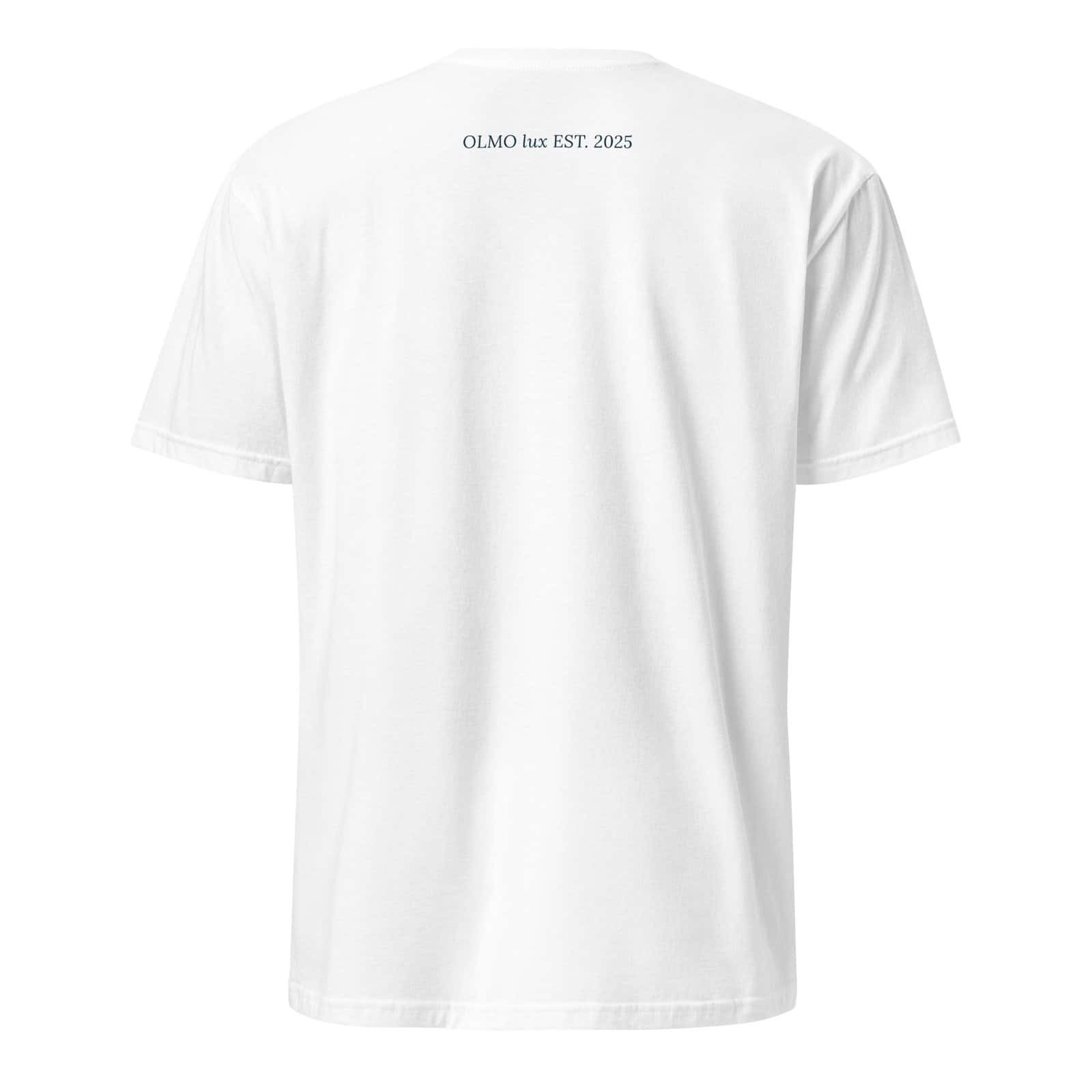 T-shirt blanc cassé brodé noir avec logo OLMO lux, style minimaliste et élégant.