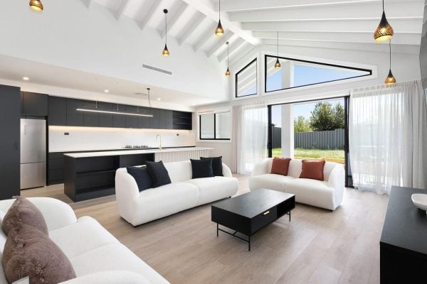 5 Bedroom House – 13A Alice St