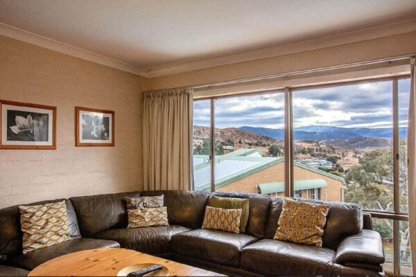 4 Bedroom Apartment – Alpine Mountain View 49