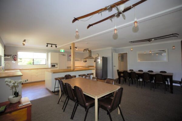 8 Bedroom Lodge – Blizzard Bunny