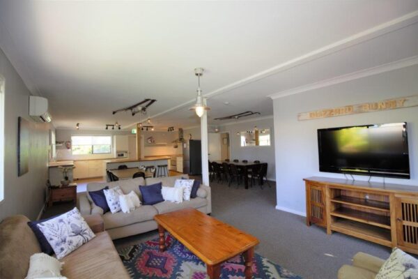 8 Bedroom Lodge – Blizzard Bunny
