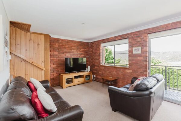 3 Bedroom Apartment – Ollies Place