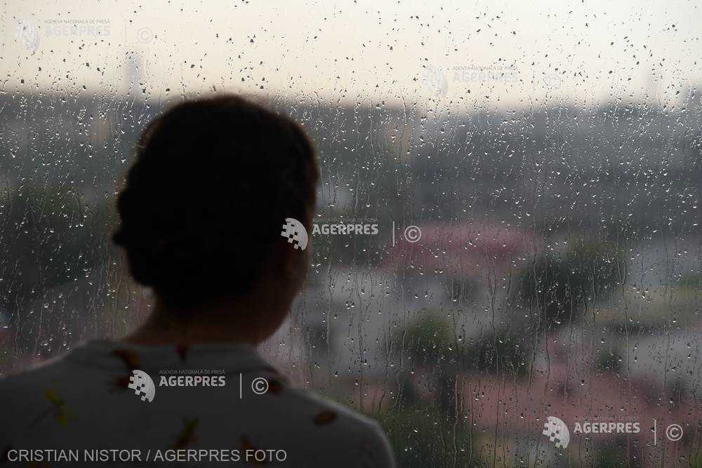 Cod roşu de averse torenţiale pentru localităţi din judeţele Călăraşi