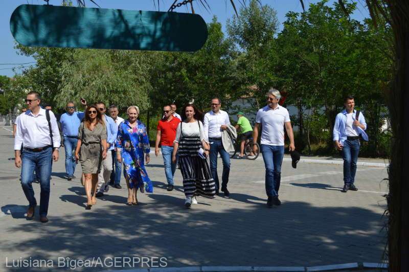 Premierul Viorica Dăncilă a deschis programul guvernamental de tabere quotARCquot