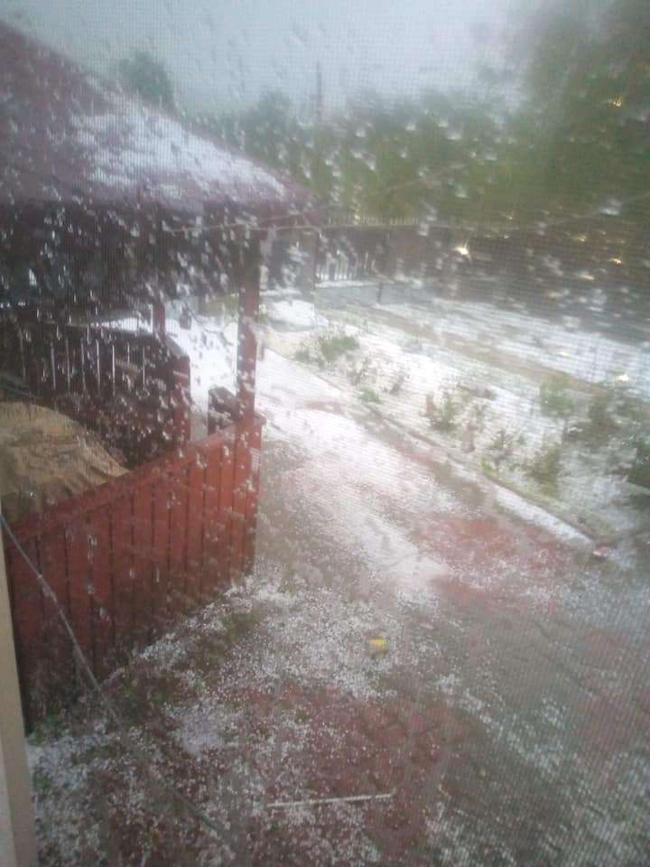 Grindina și vijeliile au făcut ravagii în mai multe zone din țară