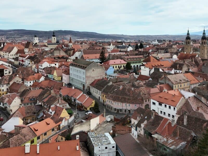 Meteorologii anunță temperaturi ridicate și ploi în România în următoarele patru săptămâni