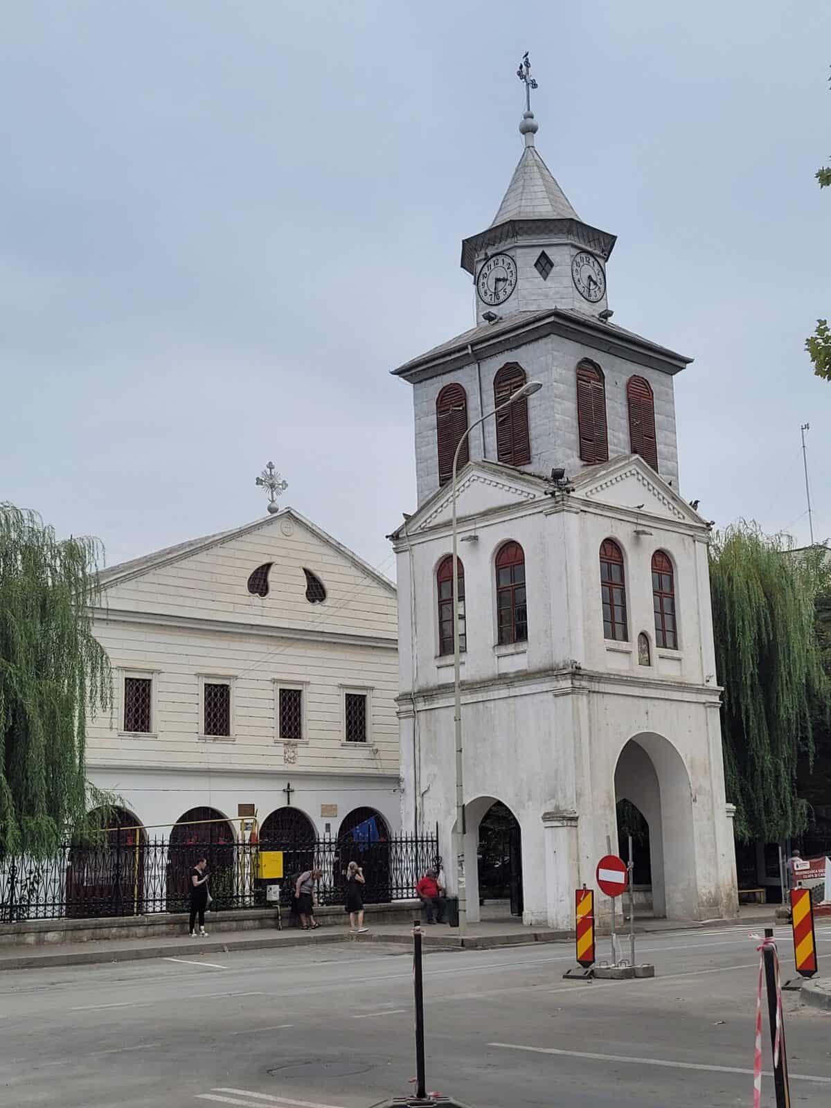 biserica cu ceas foto recenta
