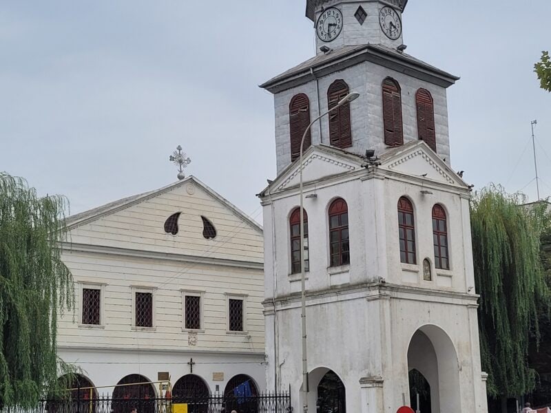 biserica cu ceas foto recenta
