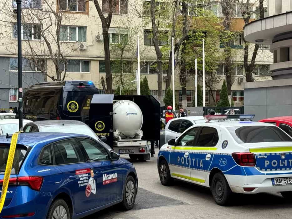 Investigare de urgență după primirea unor plicuri suspecte la instituții din București