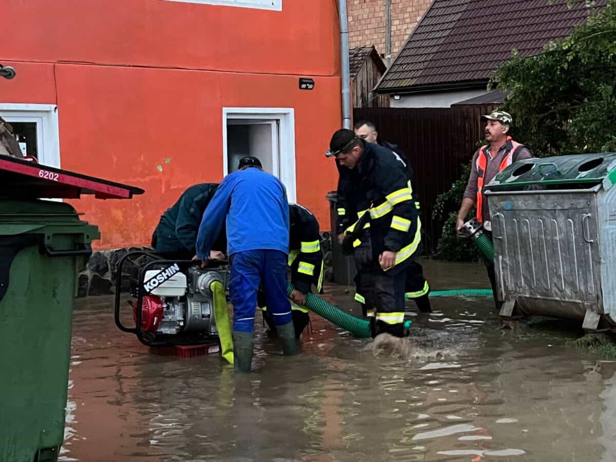 ISU Sibiu mobilizează resurse pentru sprijin în zonele afectate de cod portocaliu de ploi