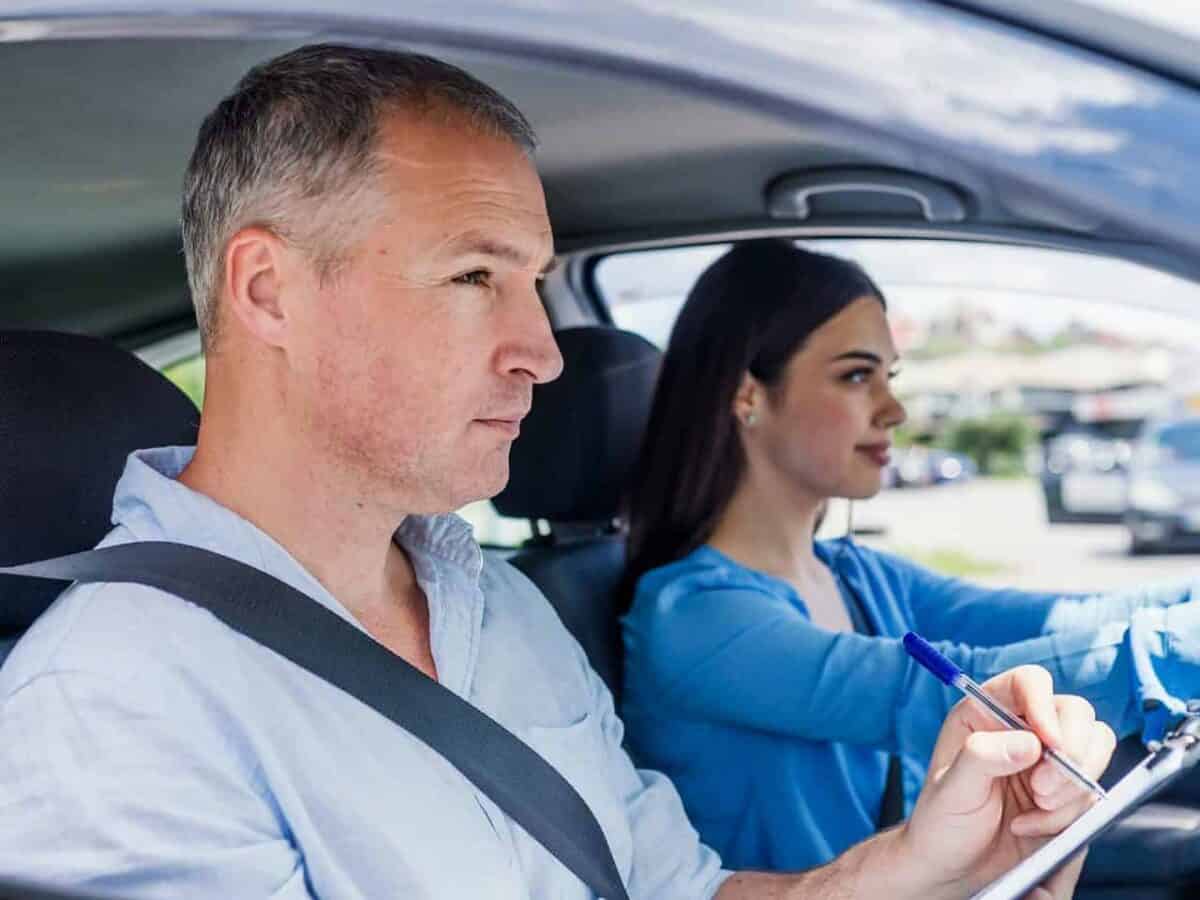 Avocatul Poporului propune probe practice suplimentare la examenul auto în România