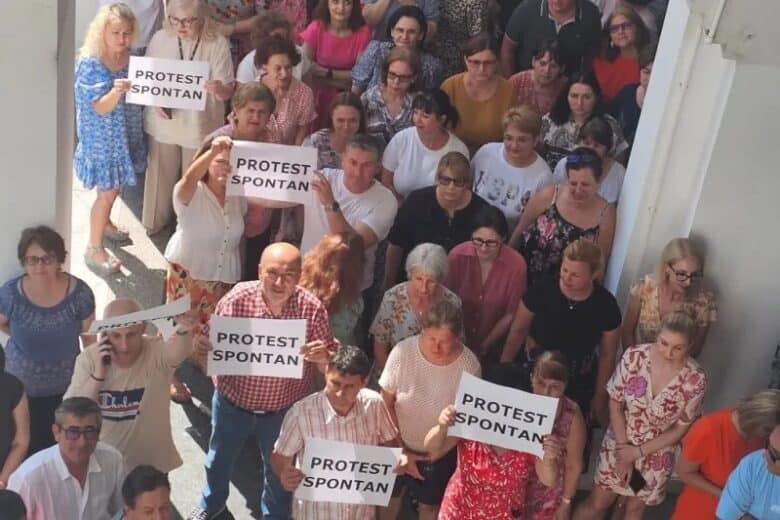 Salariații din Ministerul Finanțelor continuă protestele și amenință cu oprirea activității