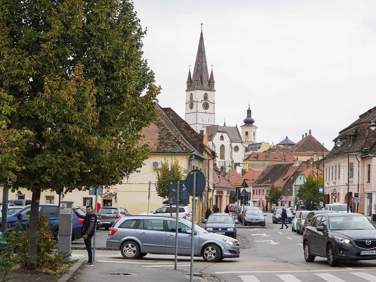 Ministrul Pîslaru propune o reformă a taxei auto pentru a evita discrepanțele între țări