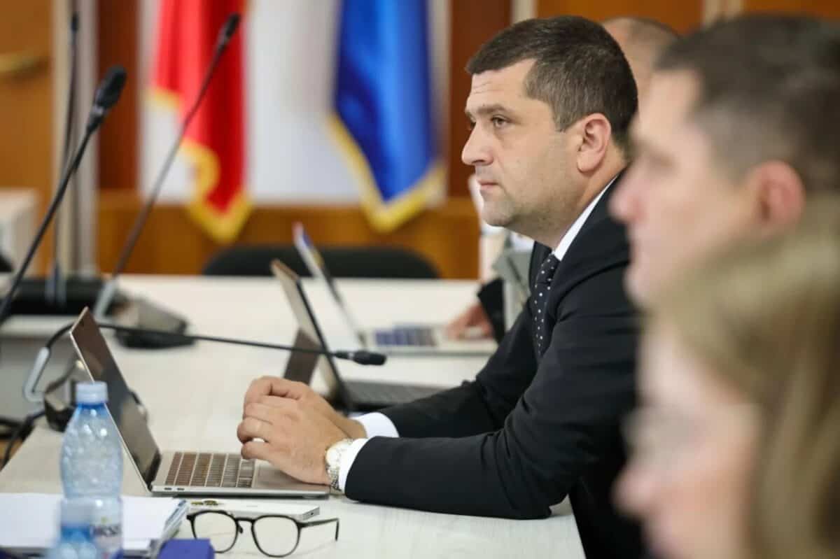 Peste 600 de CV-uri primite în 24 de ore pentru posturi în companiile de stat