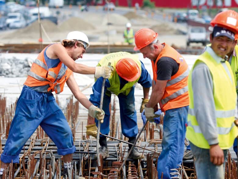 Guvernul sprijină integrarea victimelor violenței domestice cu subvenții pentru angajatori