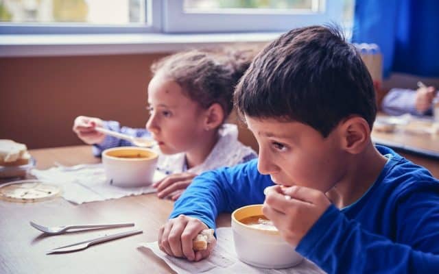 Programul Masă sănătoasă continuă dar cu număr limitat de beneficiari până în 2027