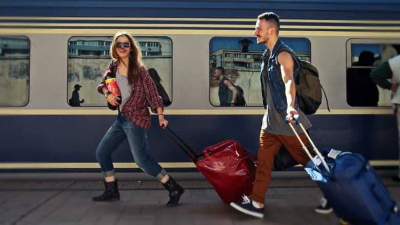Studenții pot călători cu 90% reducere la CFR Călători în noul an universitar 2025 2026