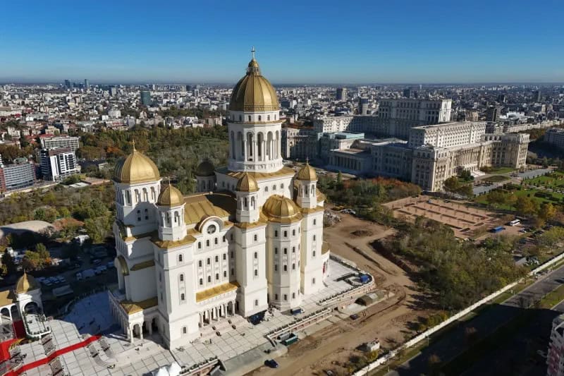 Catedrala Națională îmbină tradiția ortodoxă cu tehnica modernă într-un edificiu grandios
