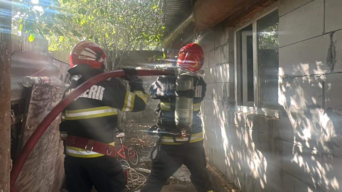 pompieri incendiu casa Tulcea 2