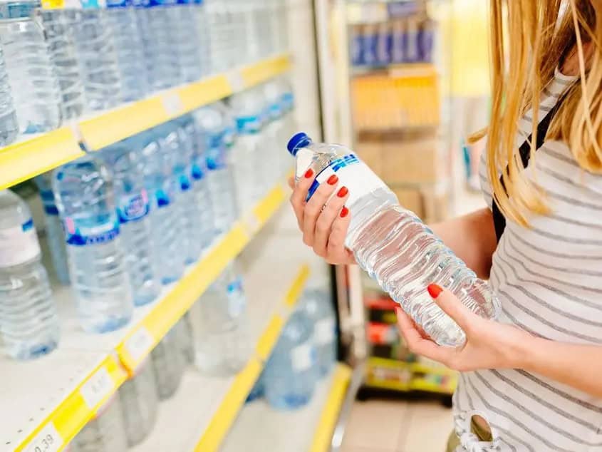 Sticlele de plastic se transformă pentru un viitor mai sustenabil și mai ecologic