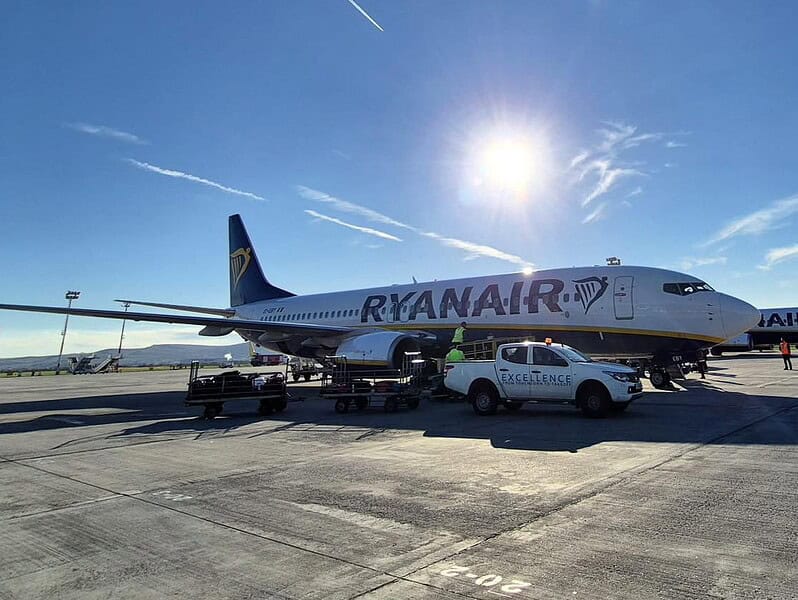 Incident pe pista din Cluj Napoca după aterizarea unui zbor Ryanair din cauza unei urgențe medicale