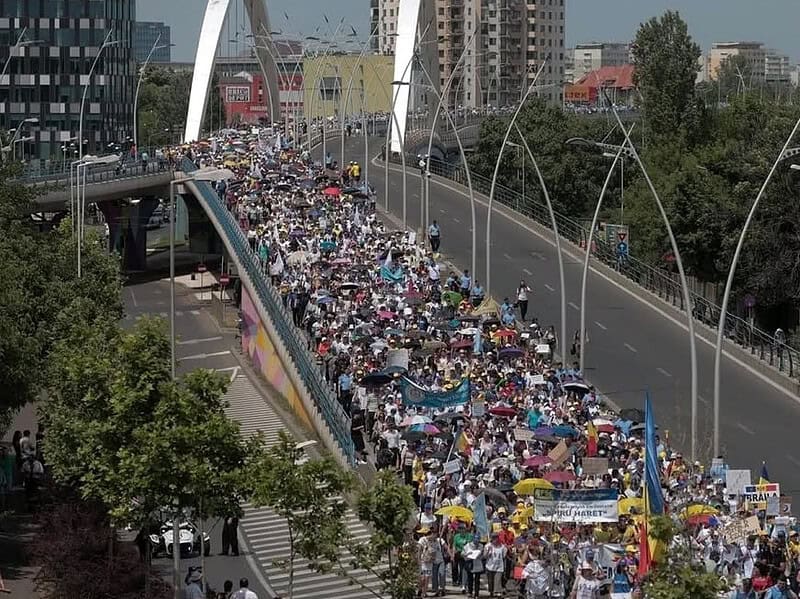 Mii de angajați protestează în Capitală împotriva politicilor Guvernului pe 12 noiembrie