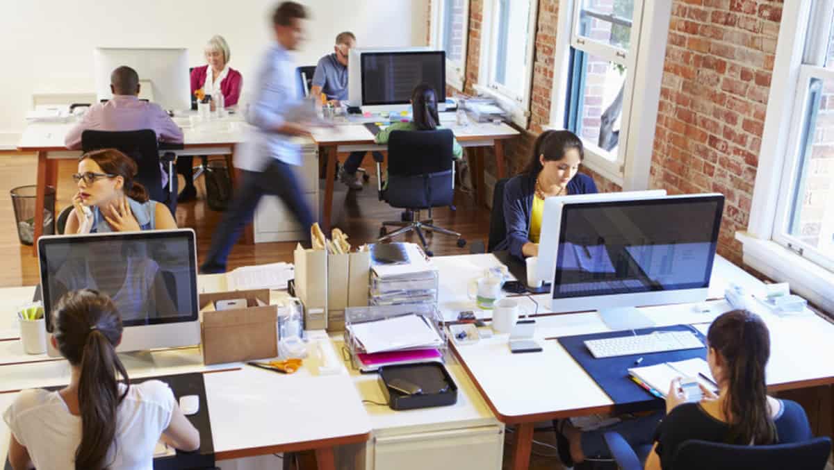 Ministerul Muncii propune prime pentru tineri și subvenții pentru mame cu trei copii