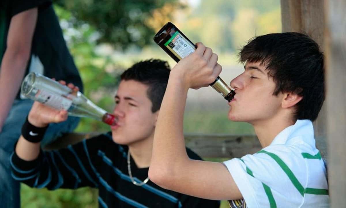 România, pe primul loc în UE la consumul de alcool cu 12,3 litri per persoană în 2023