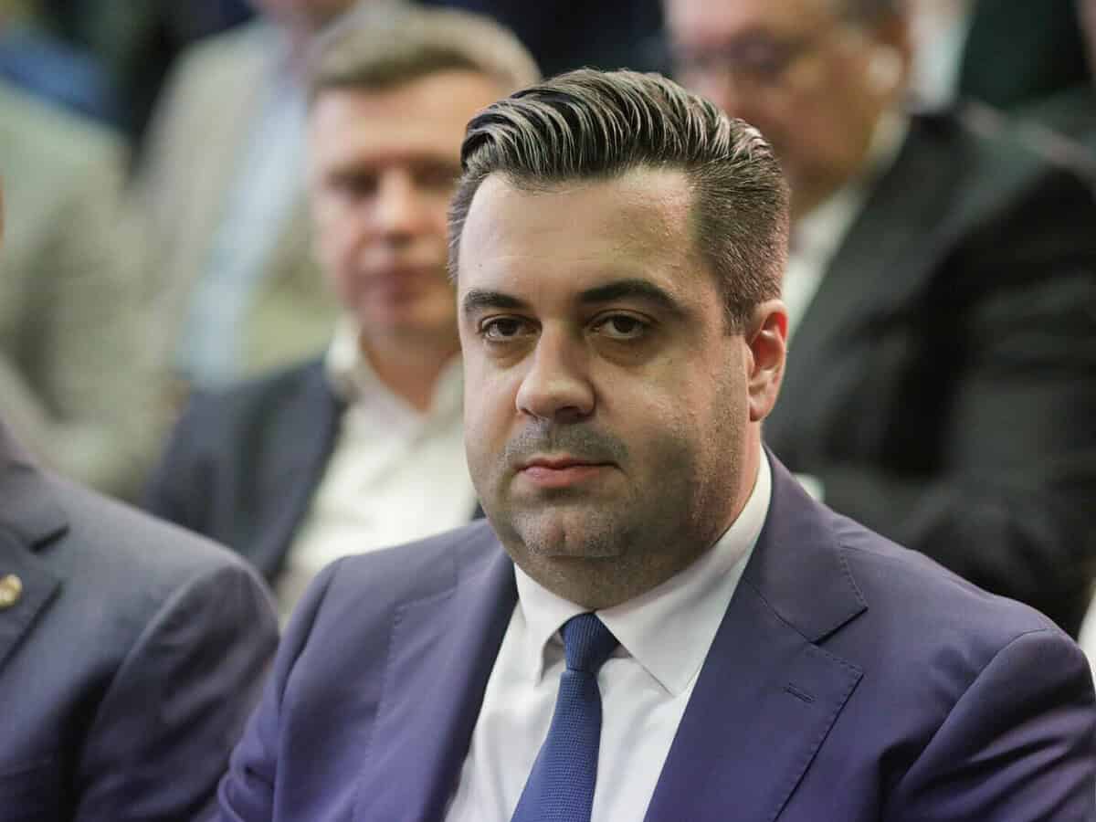 Procurorii DNA efectuează percheziții la fostul ministru Răzvan Cuc în dosar de corupție