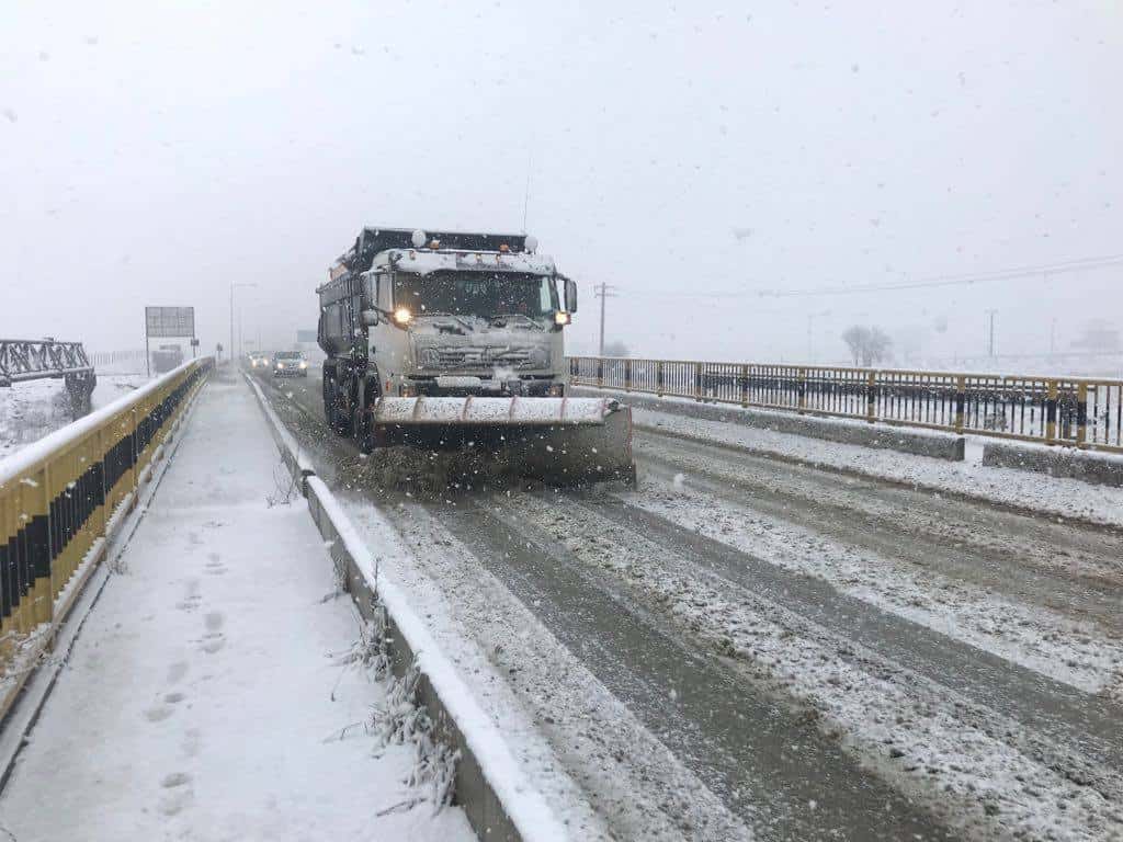 CNAIR anunță că toate drumurile rămân deschise în ciuda vremii severe