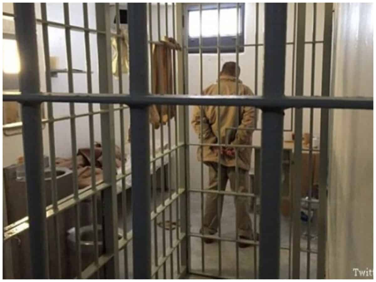 gratii puscarie arestat 1