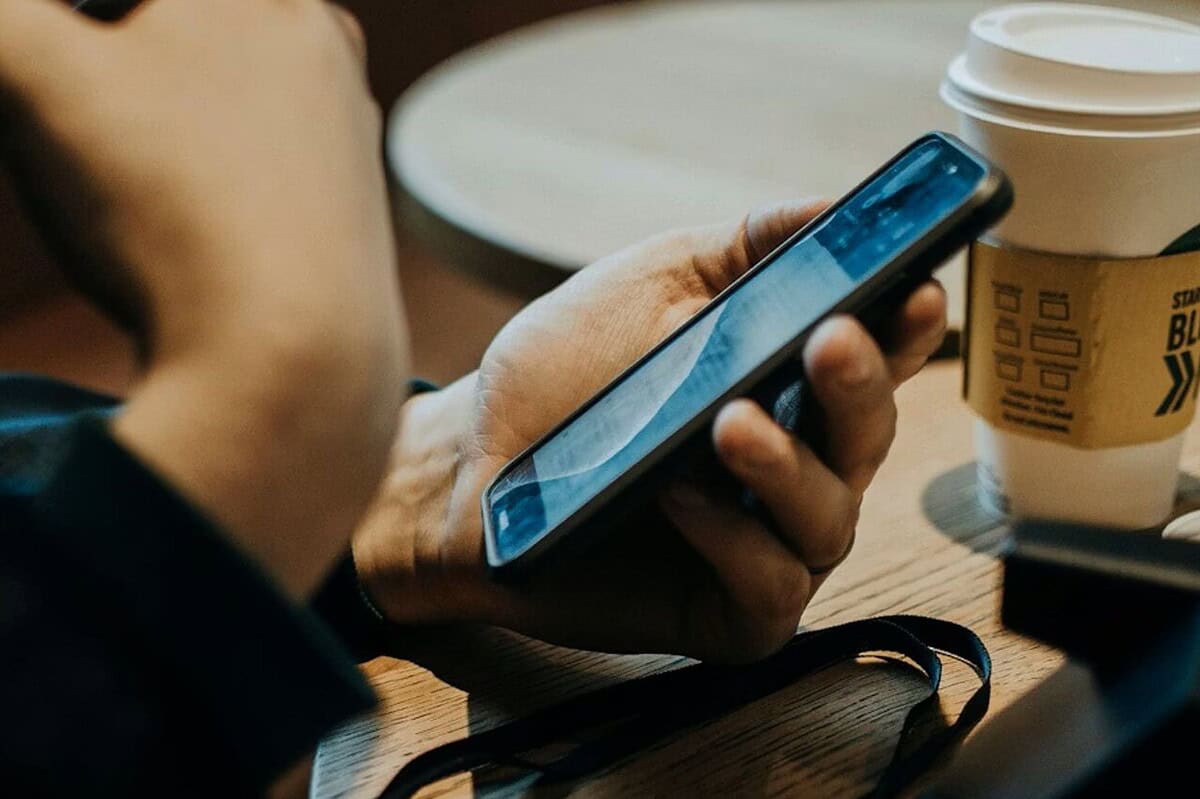 Cercetătorii avertizează asupra atacurilor informatice prin Hugging Face cu aplicații Android infectate