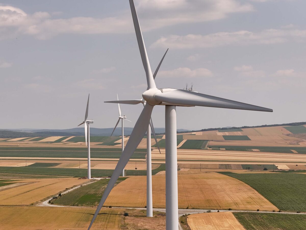 Baterii uriașe pentru vântul din Tulcea: investiție de aproape 30 de milioane de lei care schimbă jocul energiei verzi