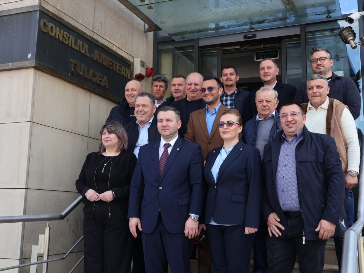 Investiții de aproape 13 milioane de lei pentru iluminatul public în 11 comune din Tulcea. Contractele au fost semnate la Consiliul Județean