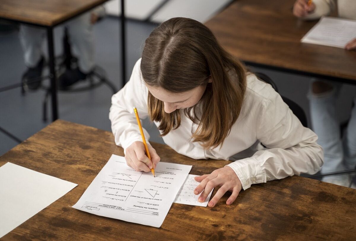 Elevii de clasa a VIII-a au susținut simularea probei de Matematică pentru Evaluarea Națională