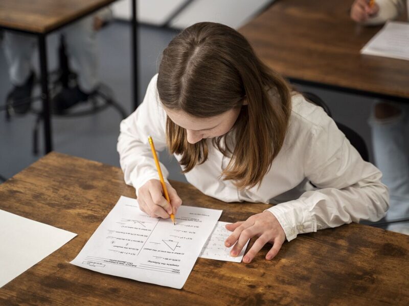 Elevii de clasa a VIII-a au susținut simularea probei de Matematică pentru Evaluarea Națională