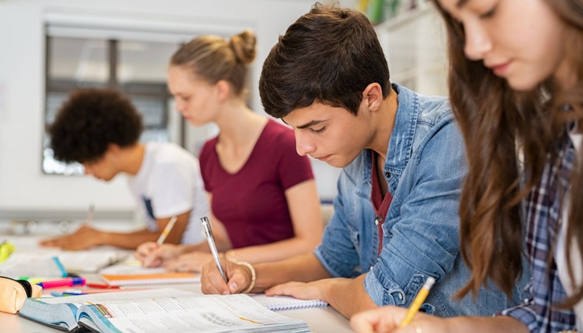 Elevii vor fi admiși la liceu doar pe baza mediei de la Evaluarea Națională în 2026