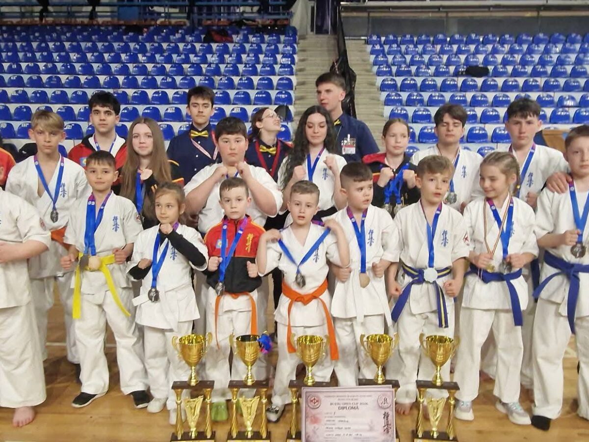 Karatiștii din Tulcea au făcut senzație la Buzău: 21 de medalii pentru sportivii tulceni și un campion care urcă spre gala profesionistă de la Constanța
