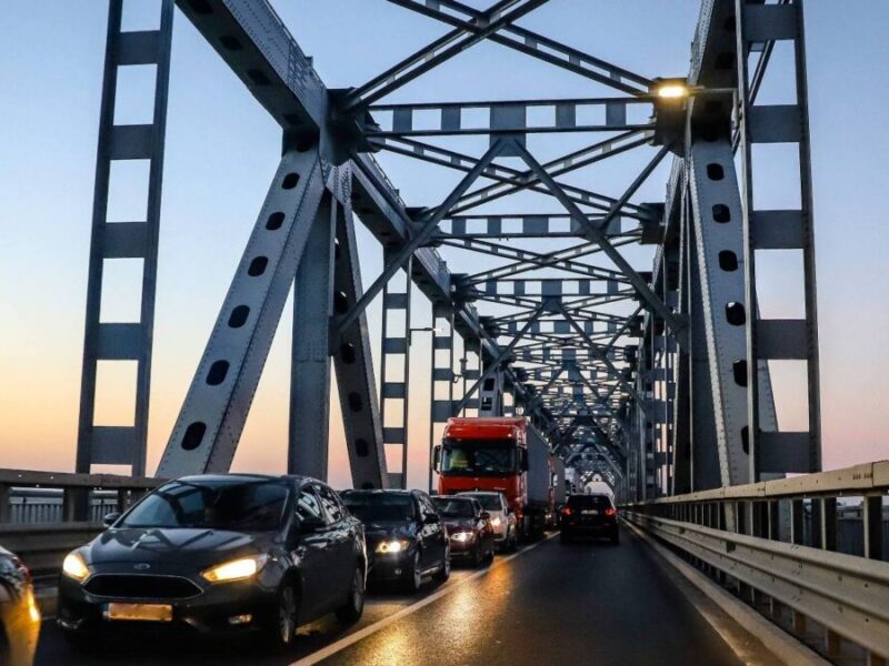 Trafic oprit pe Podul Prieteniei Giurgiu–Ruse joi timp de cinci ore pentru lucrări de asfaltare