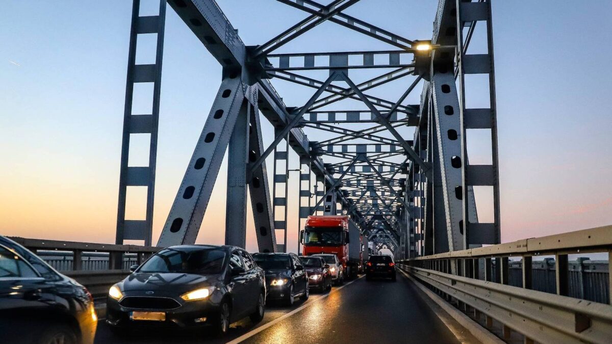Trafic oprit pe Podul Prieteniei Giurgiu–Ruse joi timp de cinci ore pentru lucrări de asfaltare