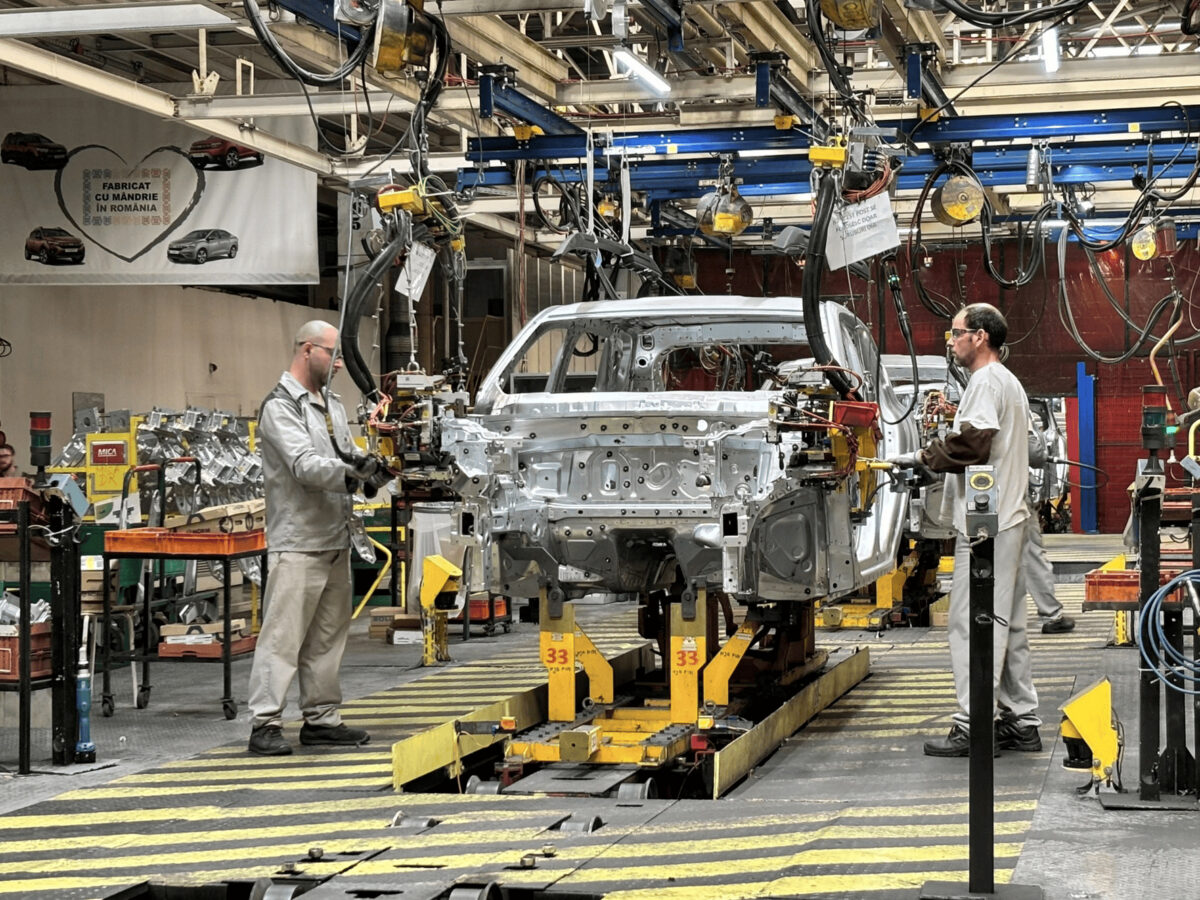 Uzina Dacia de la Mioveni anunță scăderi dramatice ale producției și tăieri de personal în 2026