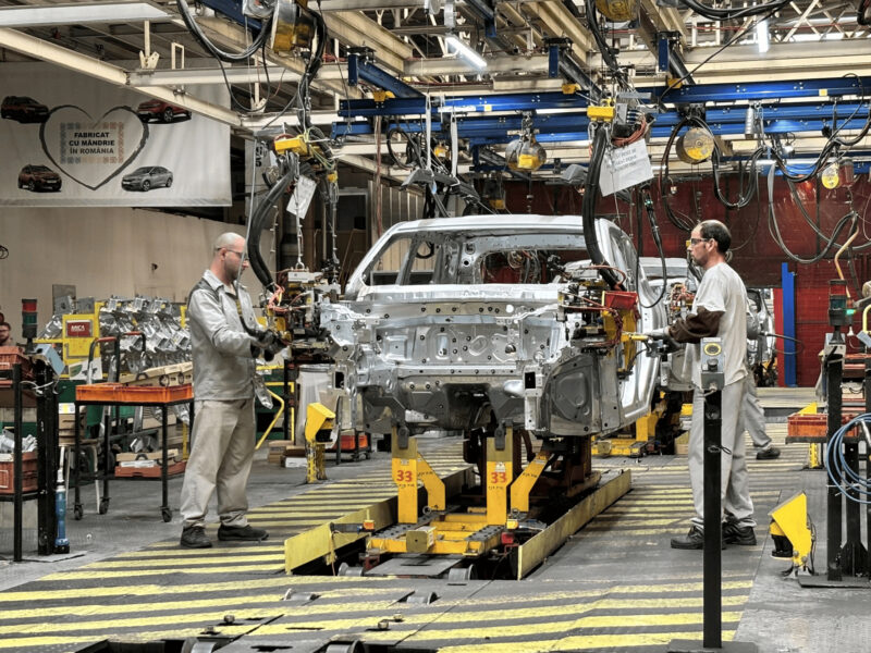 Uzina Dacia de la Mioveni anunță scăderi dramatice ale producției și tăieri de personal în 2026