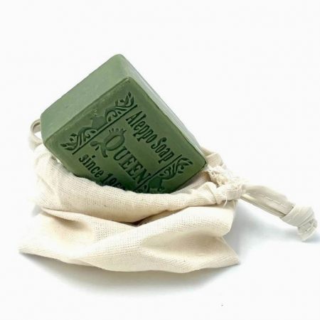 Alepposeife mit Schwarzkümmelöl und Lavendel im Baumwollsäckchen (3,44€/100g)