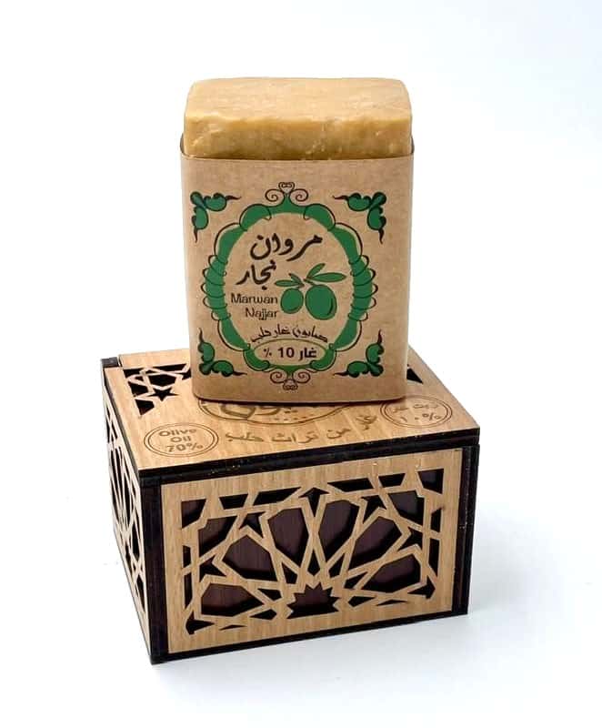 Wieder im Shop: Alepposeife traditionelle Herstellung - 90% Olivenöl, 10% Lorbeeröl, in orientalischer Holzbox